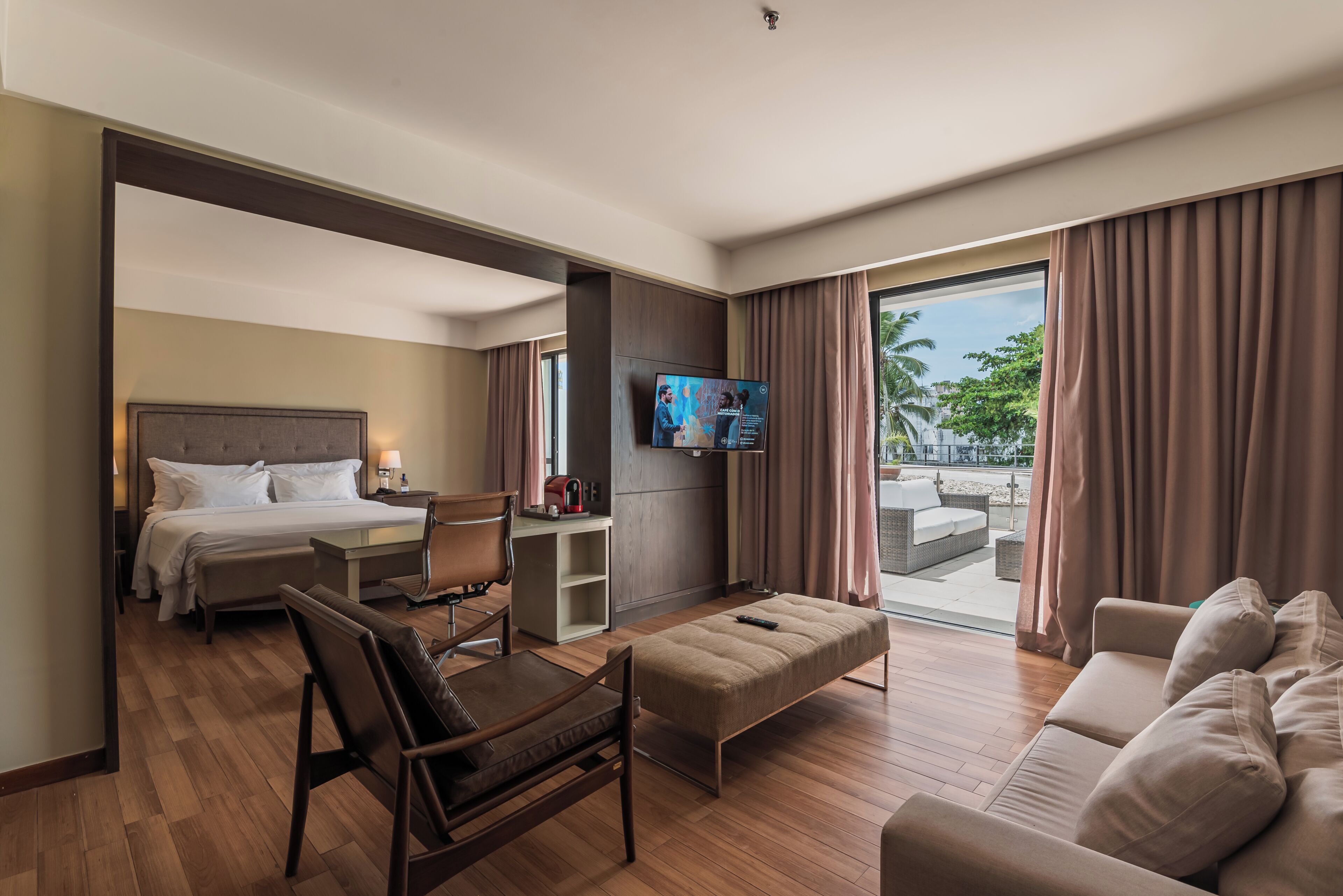 Junior Suite | Pillow-top beds, minibar, in-room safe, desk