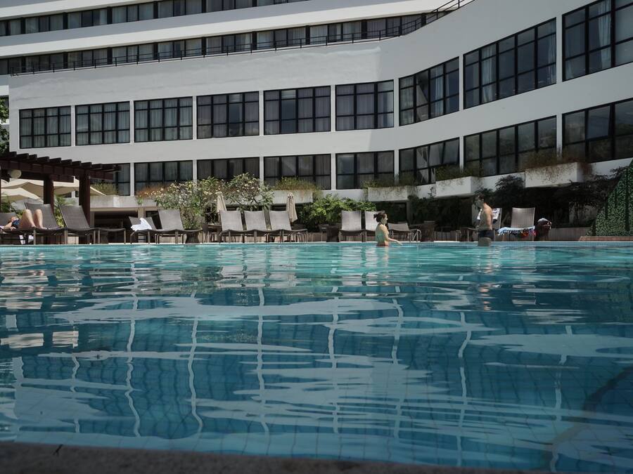 2 Außenpools, Sonnenschirme, Liegestühle