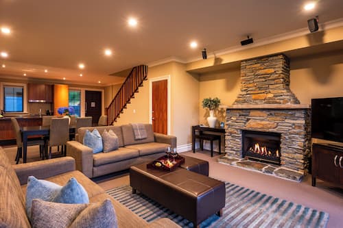 32-inch LCD TV with satellite channels, TV, fireplace