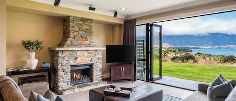 32-inch LCD TV with satellite channels, TV, fireplace