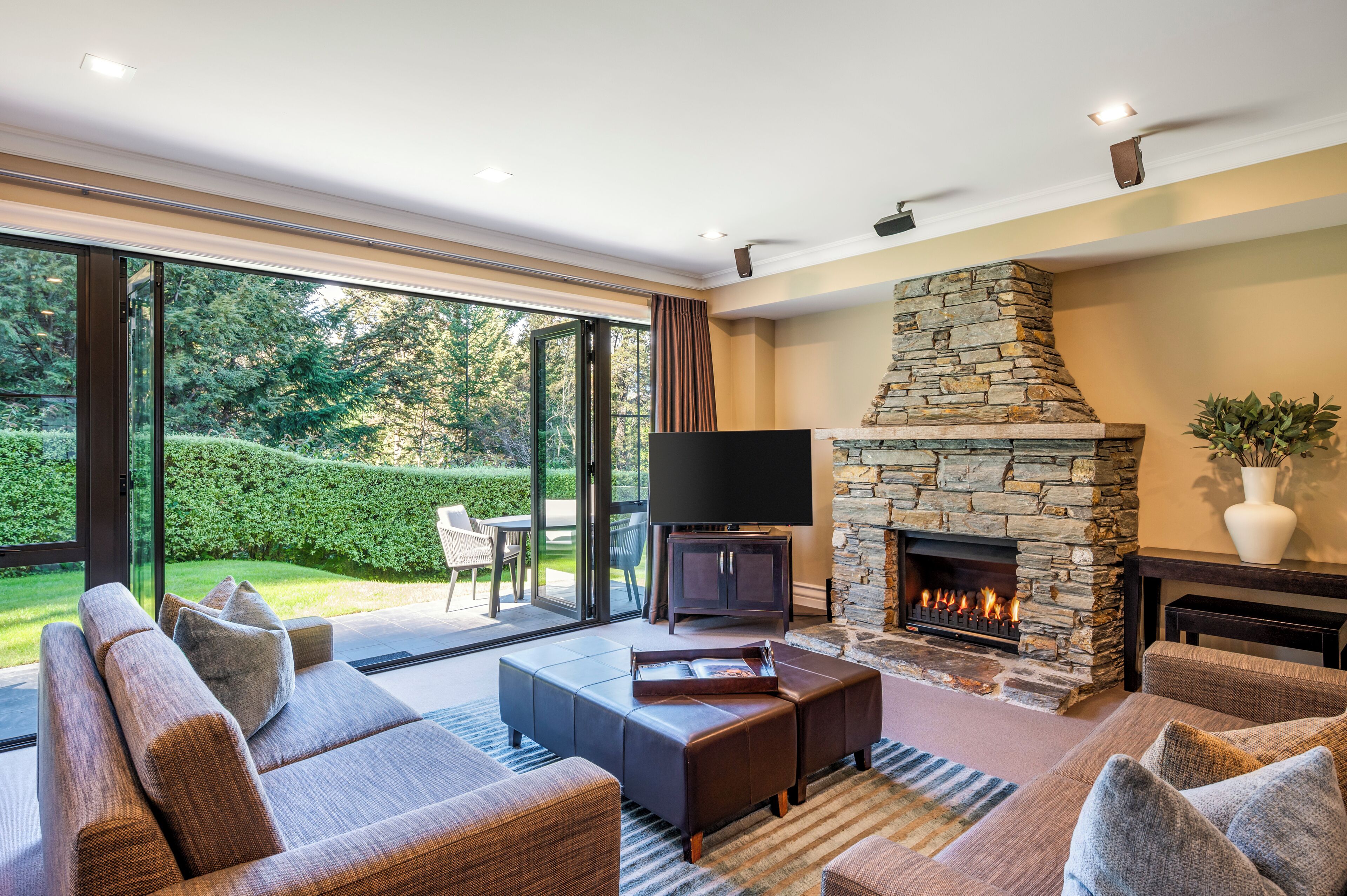 32 吋LCD 電視連衛星電視頻道、電視、壁爐