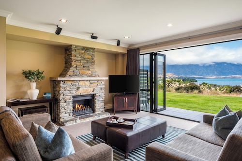 Platinum Queenstown Villas