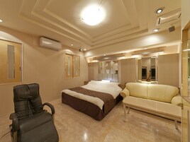 特色装修、特色家居、办公桌、隔音