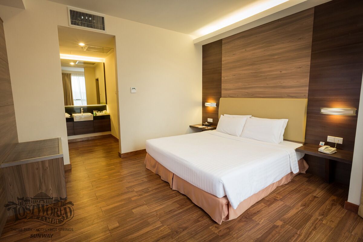In-room safe, free WiFi, bed sheets