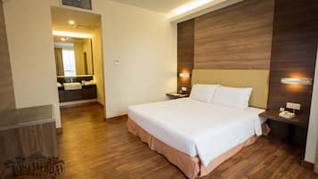 In-room safe, free WiFi, bed sheets