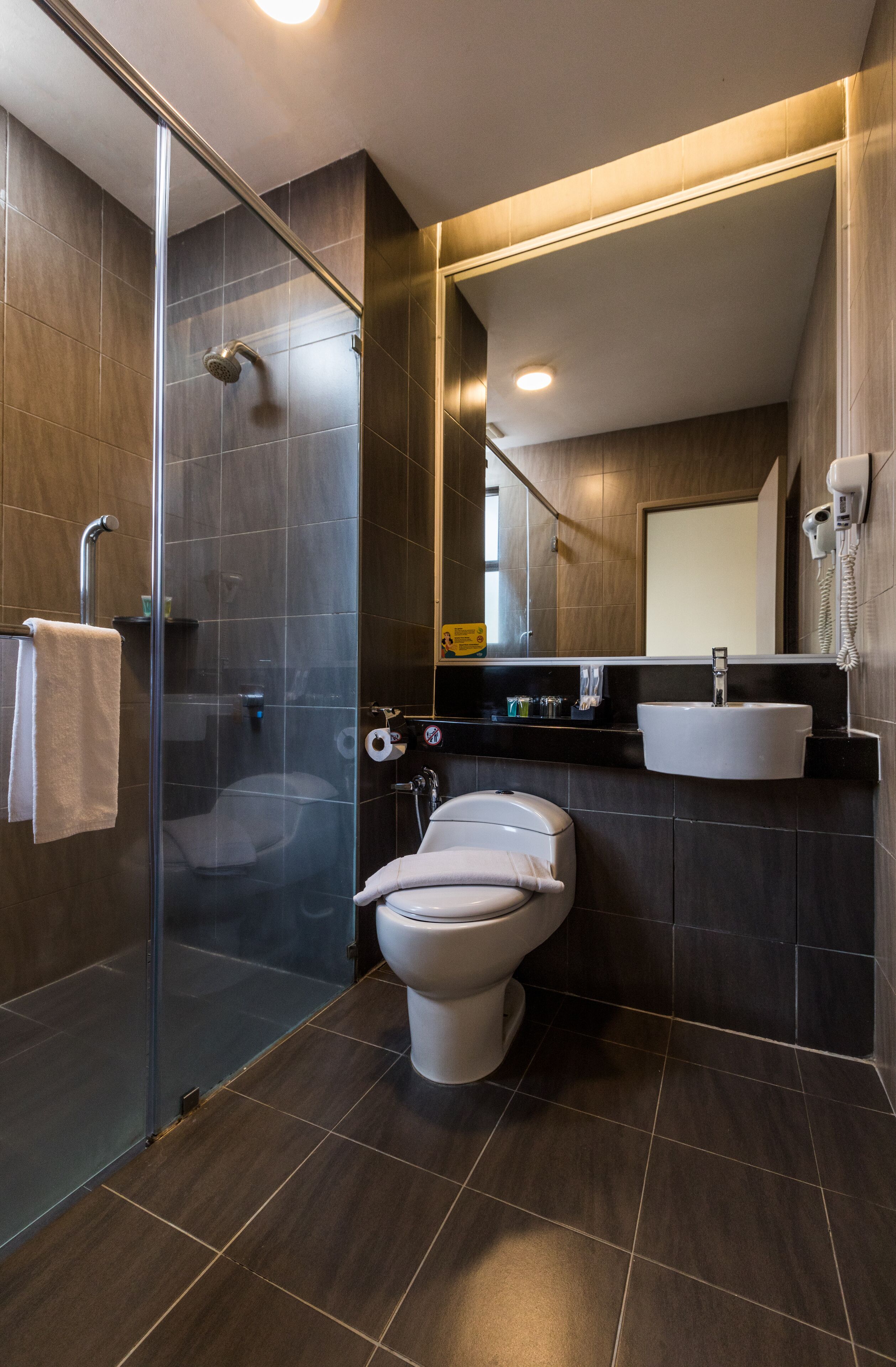 免费洗浴用品、吹风机、坐浴桶、毛巾