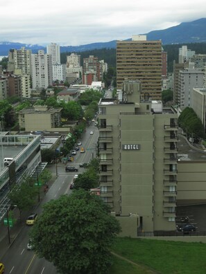 A multi-story hotel with a sign indicating it is a hotel. The building has a flat roof and multiple balconies.
