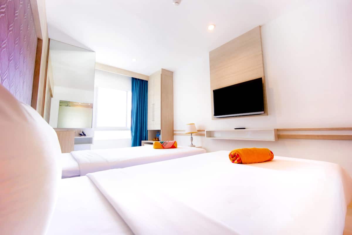 Roupas de cama premium, cofres nos quartos, cortinas blackout