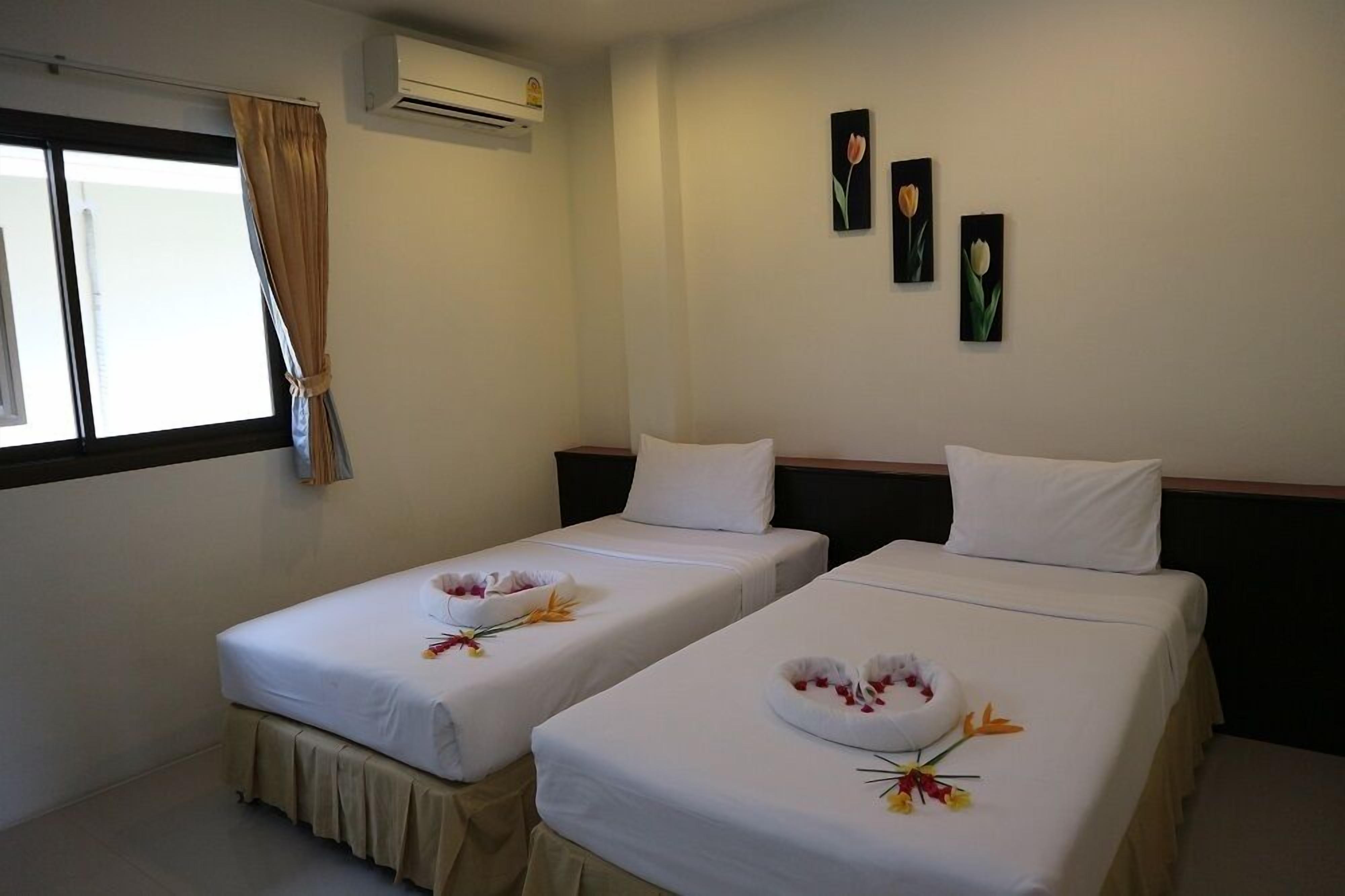 Deluxe Bungalow | Blackout curtains, bed sheets