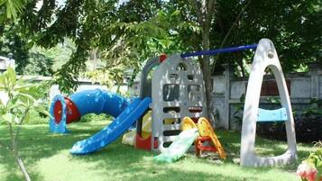 Children’s play area – outdoor