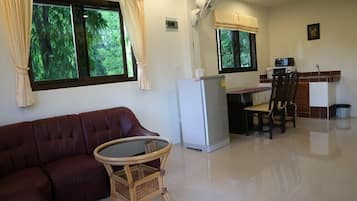 Deluxe Bungalow | Blackout curtains, bed sheets