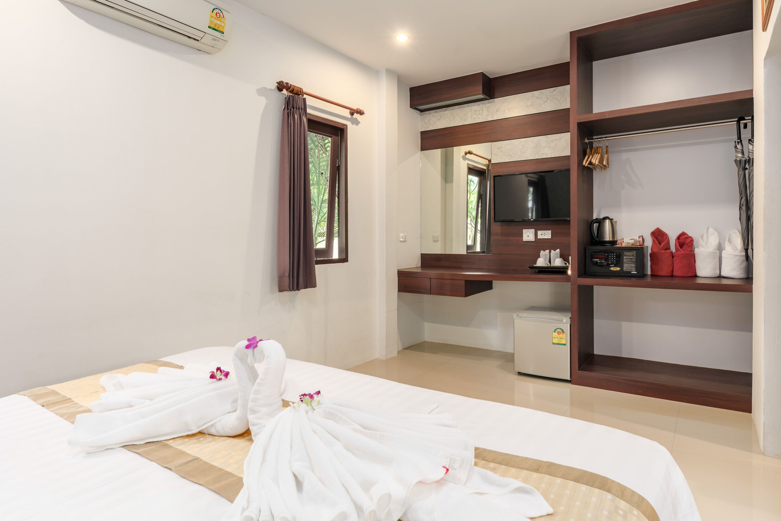 mini deluxe seaview bungalow | minibar, in-room safe, desk, free cots/infant beds