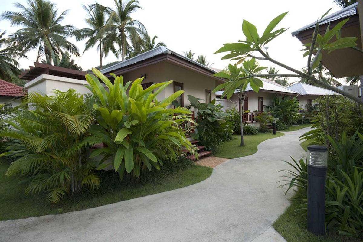 Garden Court Bungalow | Frigobar, cofres nos quartos, escrivaninha, berços grátis