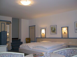 In-room safe, desk, laptop workspace, free WiFi