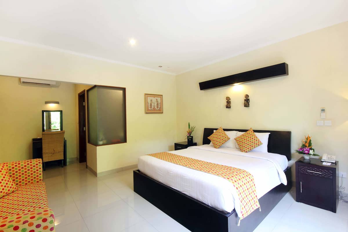 Camera Deluxe (Ground Floor) | 1 camera, minibar, una cassaforte in camera, una scrivania