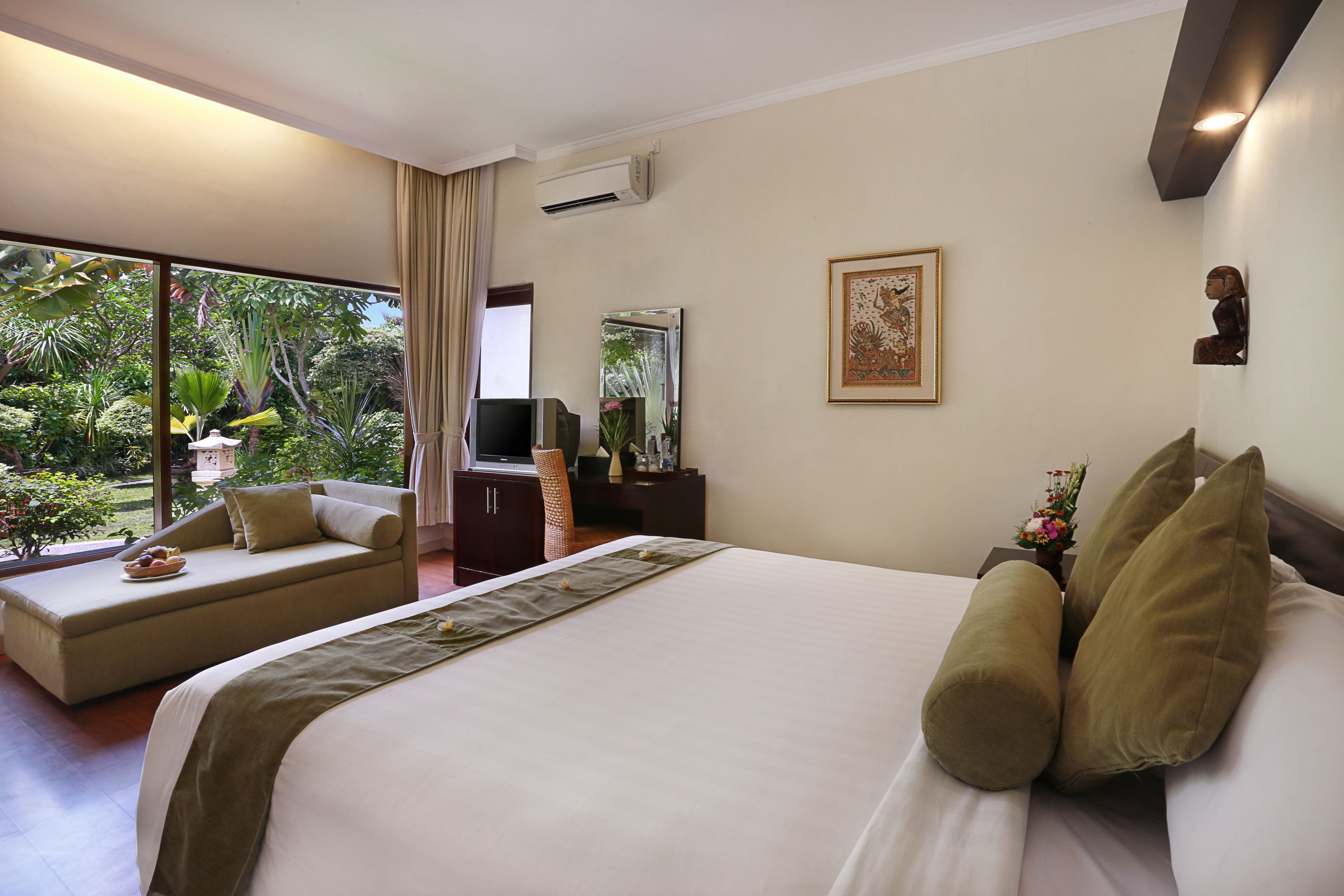 deluxe room (ground floor) | 1 bedroom, minibar, in-room safe, desk