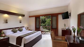 Superior Room, Balcony (Upstairs) | Minibar, in-room safe, desk, laptop workspace