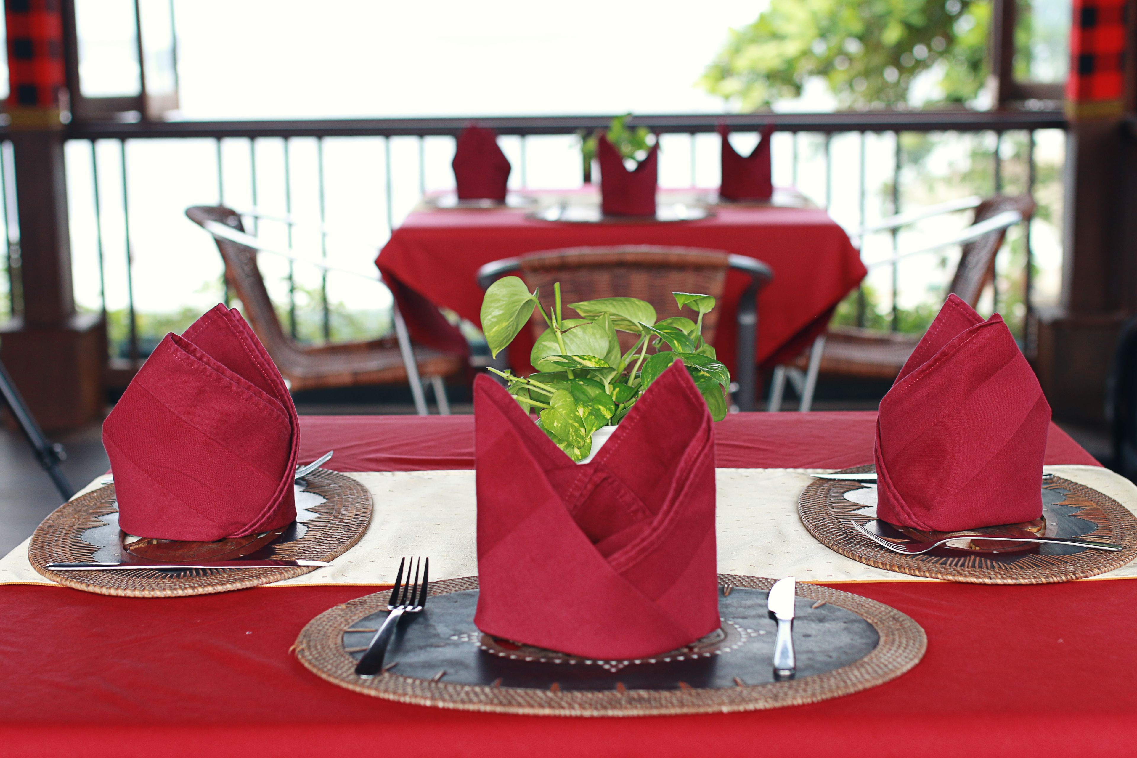 朝食、ランチ、ディナーに営業 (インドネシア料理、ビーチビュー)