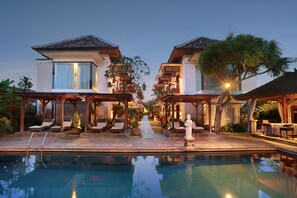 Outdoor pool, open 9:00 AM to 6:00 PM, free pool cabanas, pool umbrellas - Respati Beach Hotel (Denpasar)