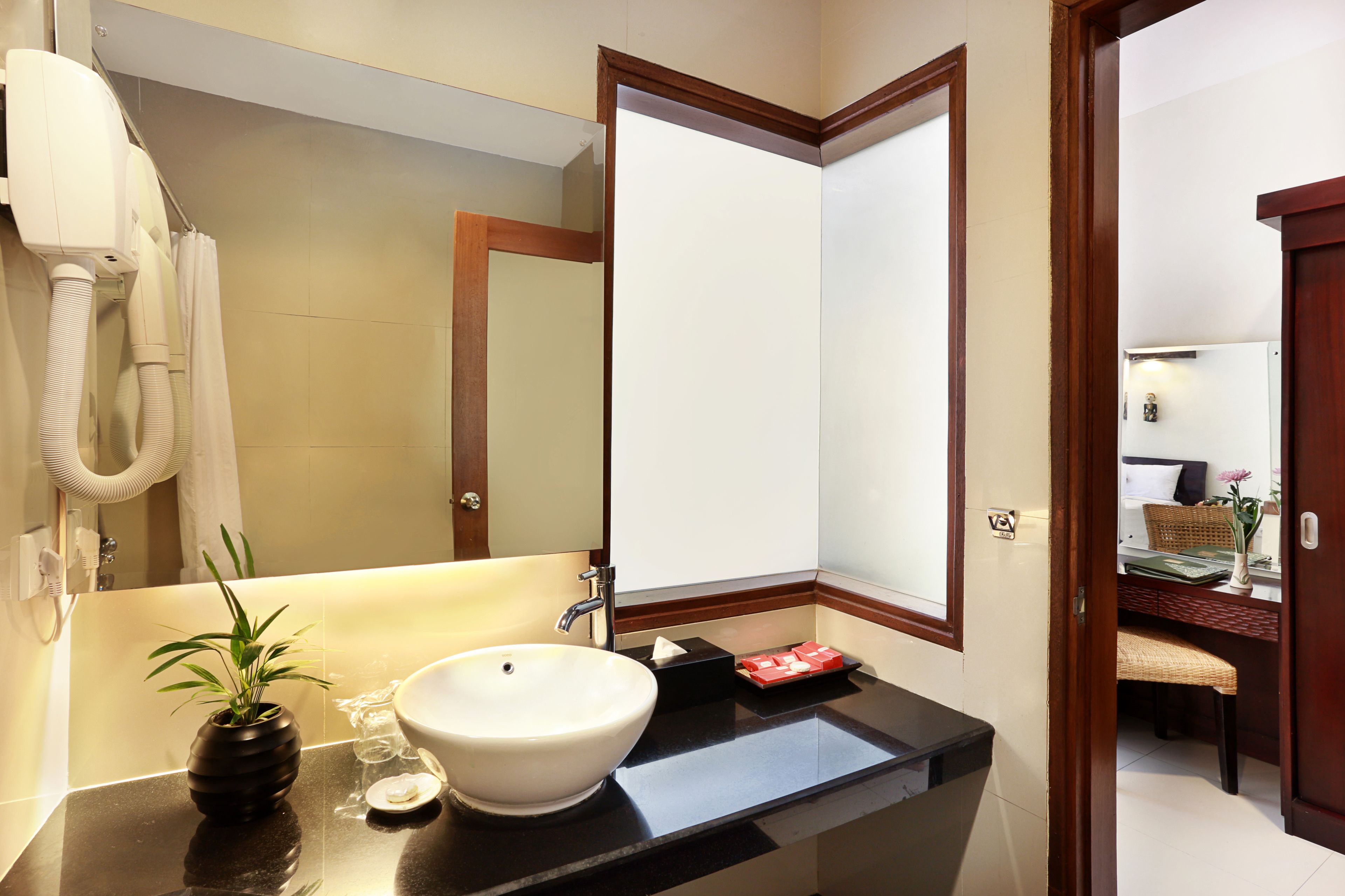 deluxe bungalow (ground floor) | 1 bedroom, minibar, in-room safe, desk