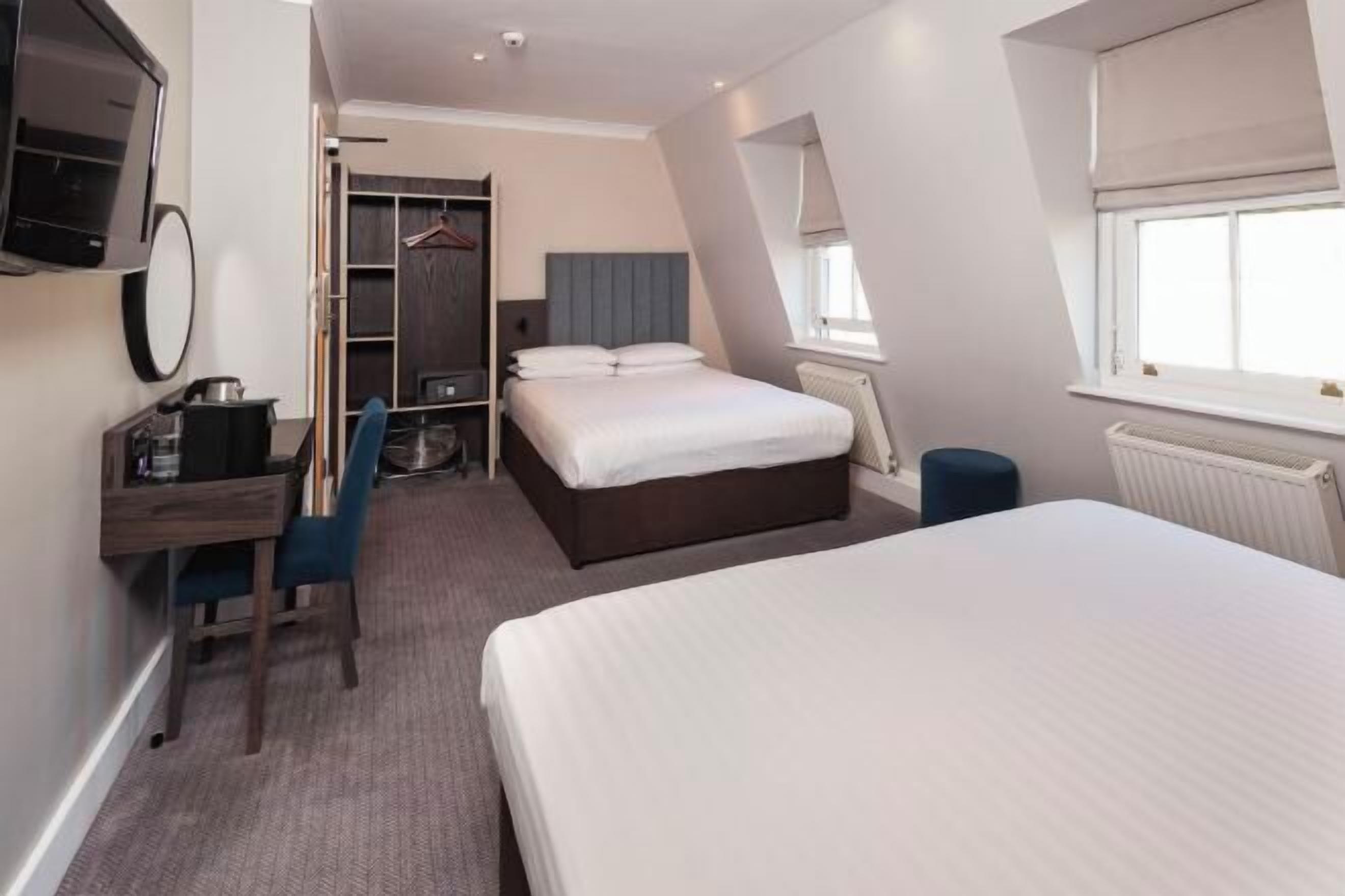 Een kluis op de kamer, individueel gedecoreerd, individueel gemeubileerd