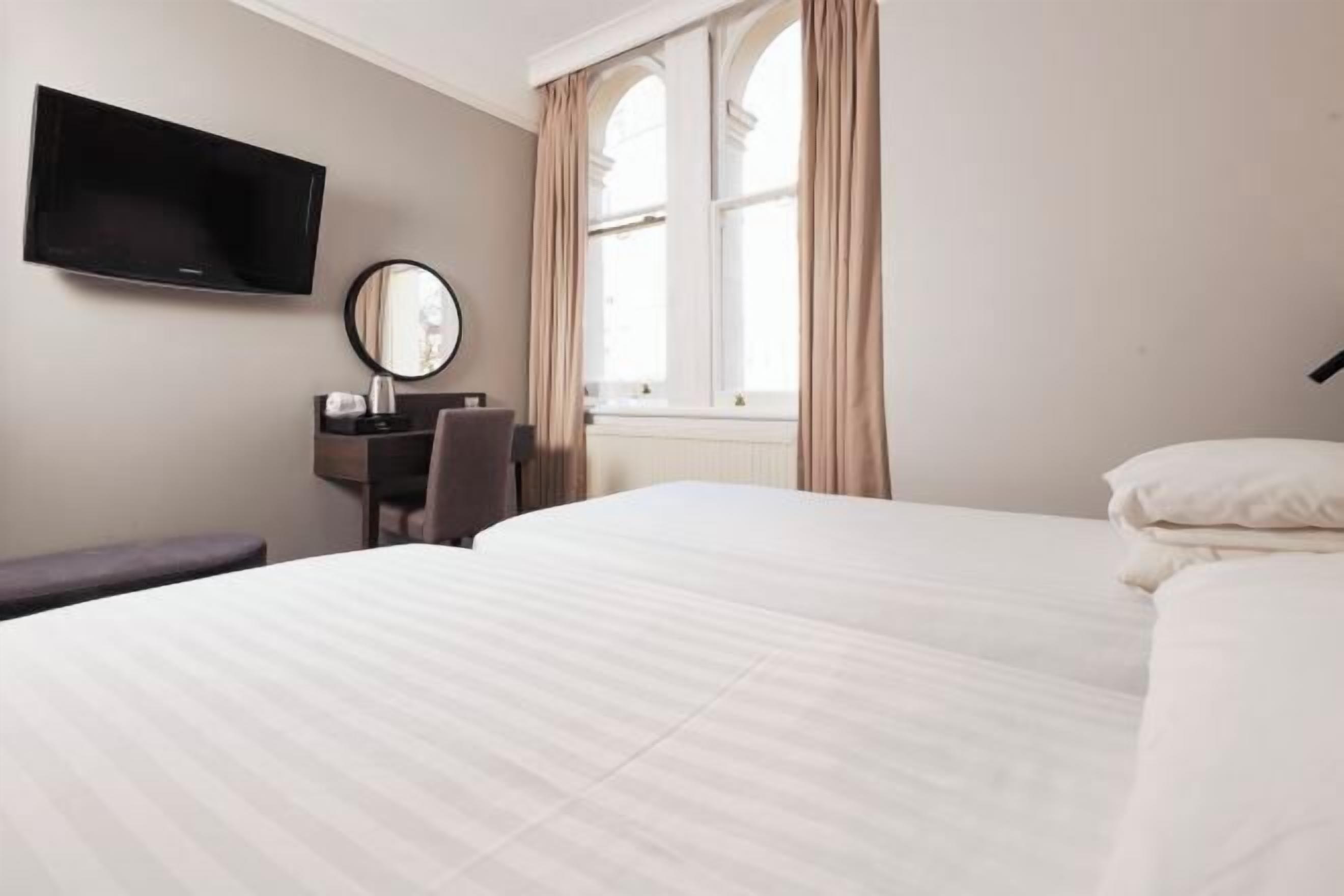 Een kluis op de kamer, individueel gedecoreerd, individueel gemeubileerd