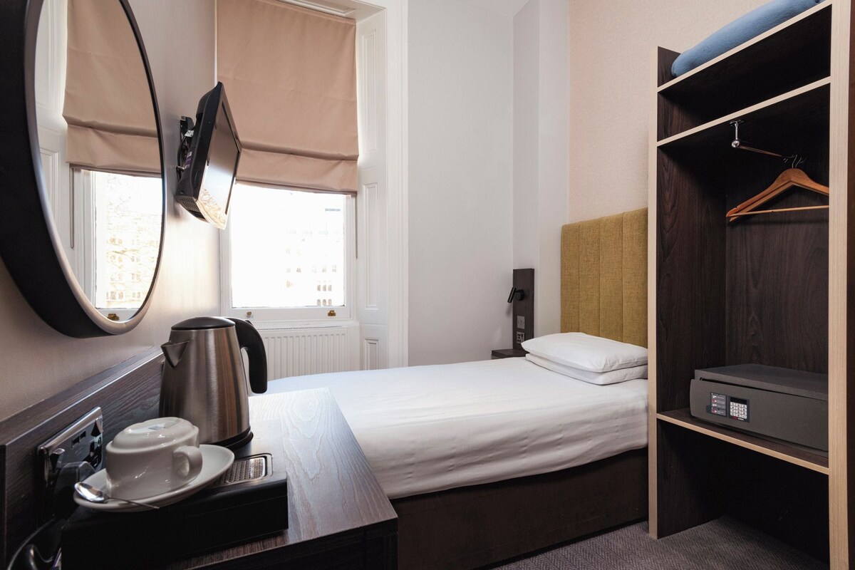 In-room safe, desk, blackout drapes, soundproofing
