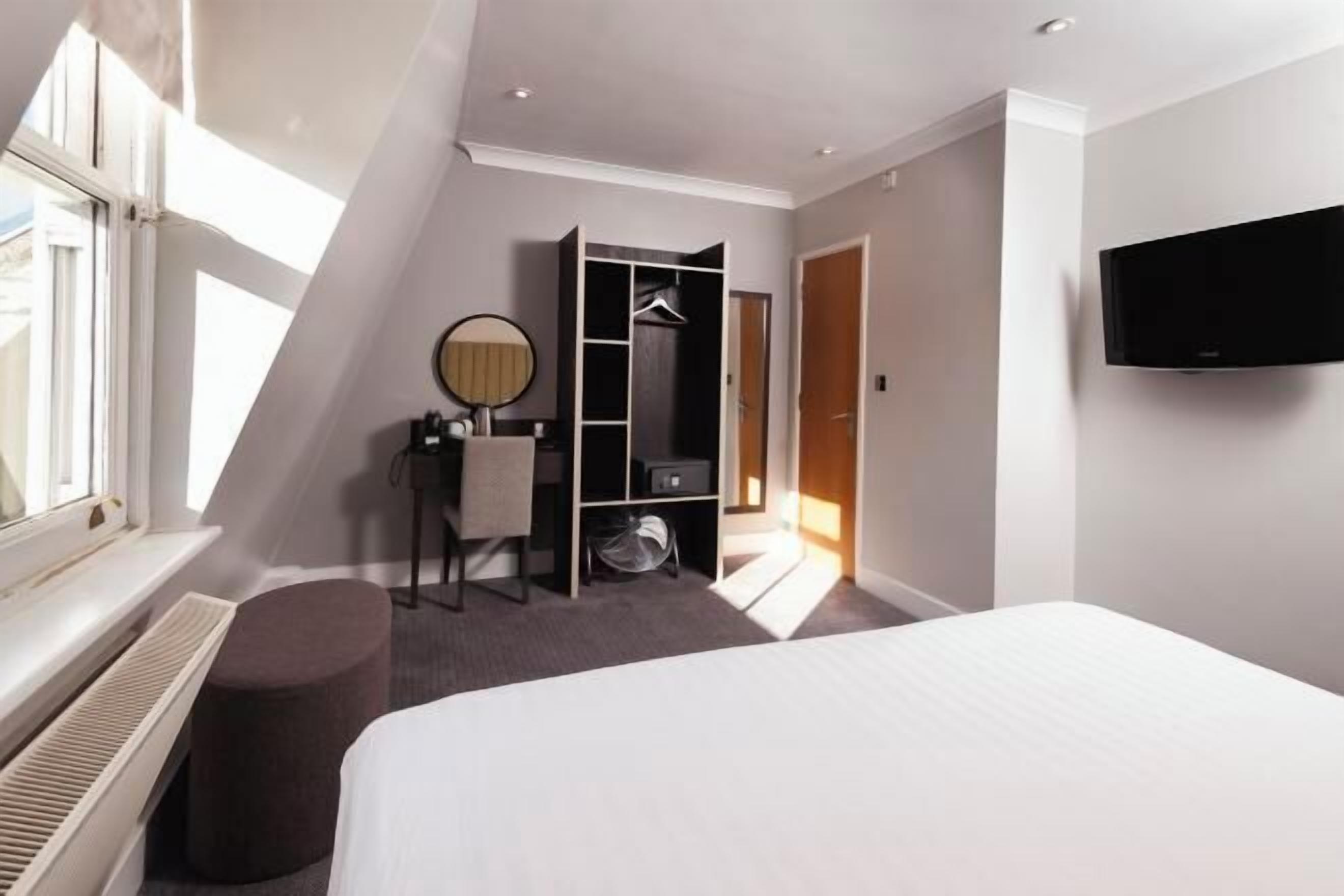 Een kluis op de kamer, individueel gedecoreerd, individueel gemeubileerd