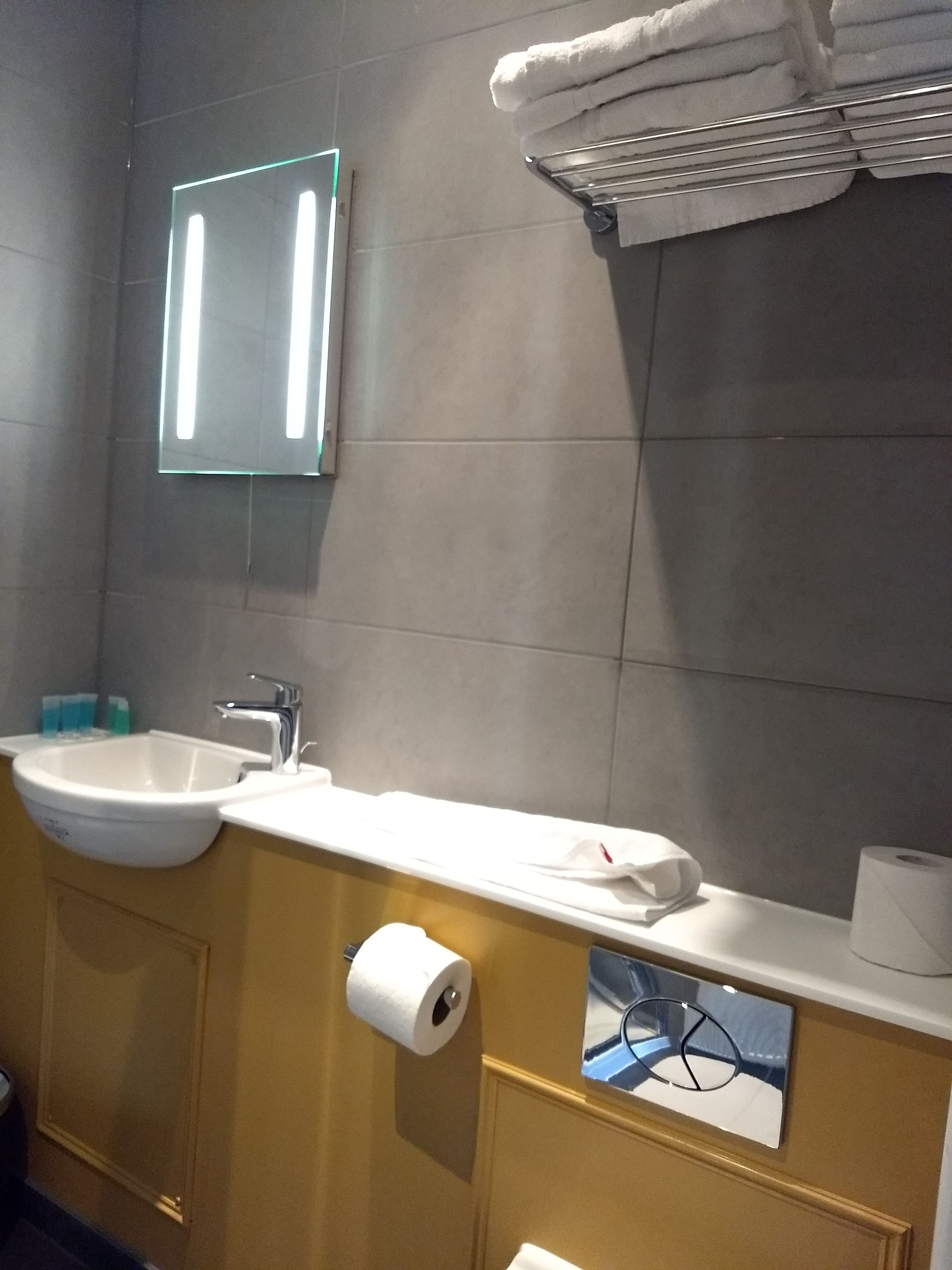 Photo - Garden Court Hotel