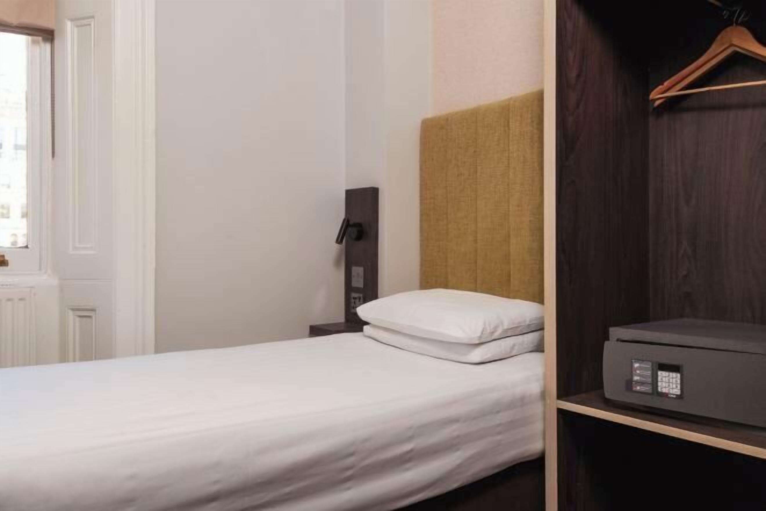 Een kluis op de kamer, individueel gedecoreerd, individueel gemeubileerd