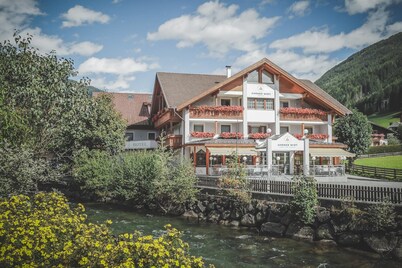 Ahrner Wirt Apartments