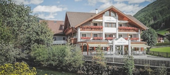 Ahrner Wirt Apartments