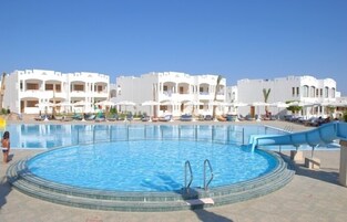 3 outdoor pools, open 7:00 AM to 7:00 PM, pool umbrellas, sun loungers