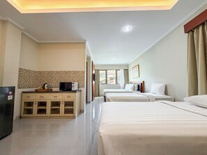 Family Room | In-room safe, desk, blackout drapes, soundproofing - Svarna Hotel Sanur (Denpasar)