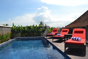 Outdoor pool, a waterfall pool, sun loungers - Svarna Hotel Sanur (Denpasar)