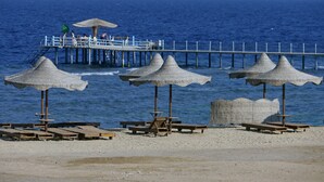 On the beach, sun-loungers, beach umbrellas, beach towels - Happy Life Resort (Marsa Alam)