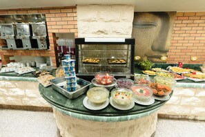 2 Restaurants; Frühstück, Mittagessen und Abendessen werden serviert