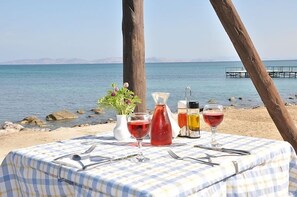 2 restaurants; breakfast, lunch, and dinner served - Mastichari Bay Hotel (Kos)