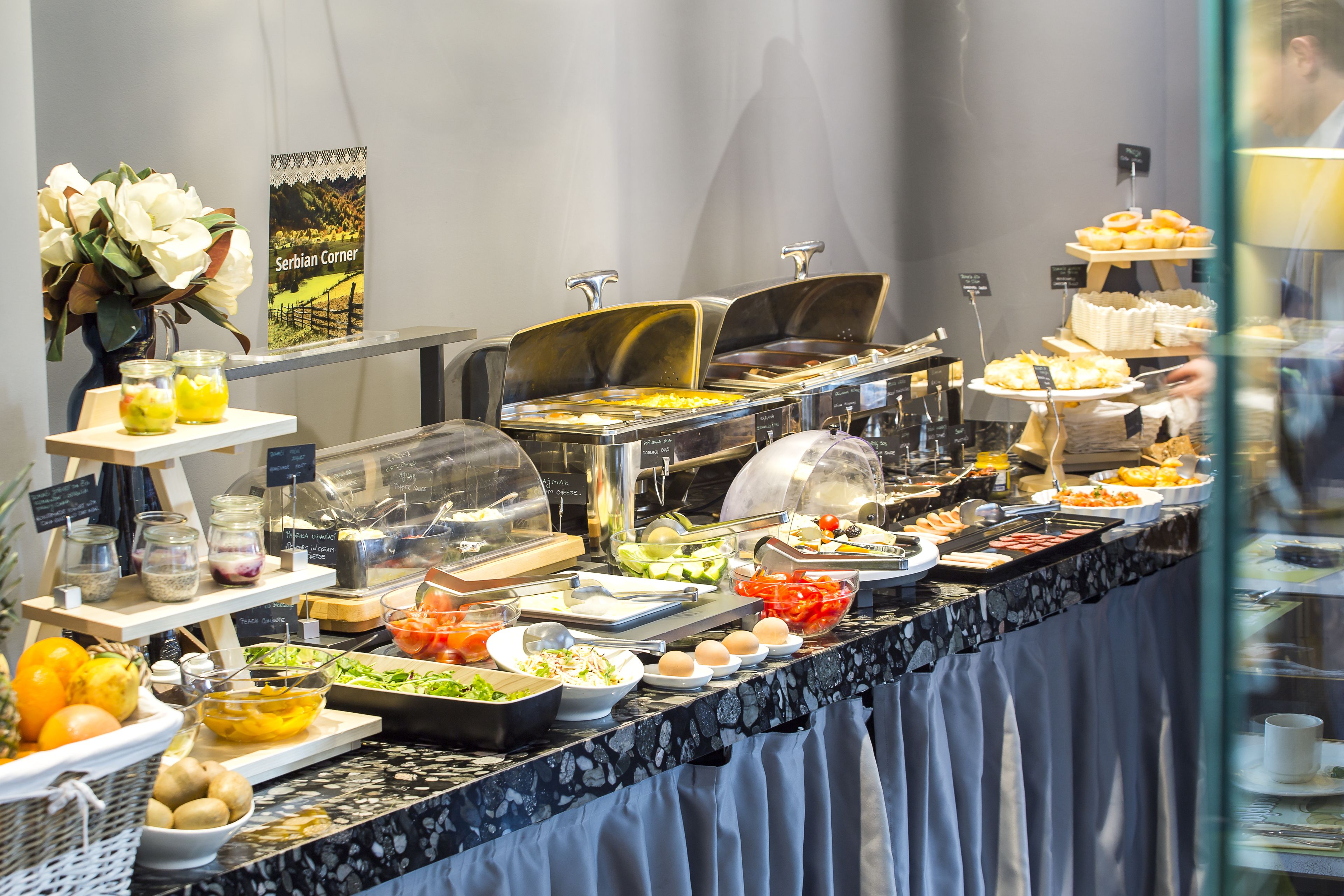 Colazione a buffet, servita tutte le mattine (12 EUR a persona) 