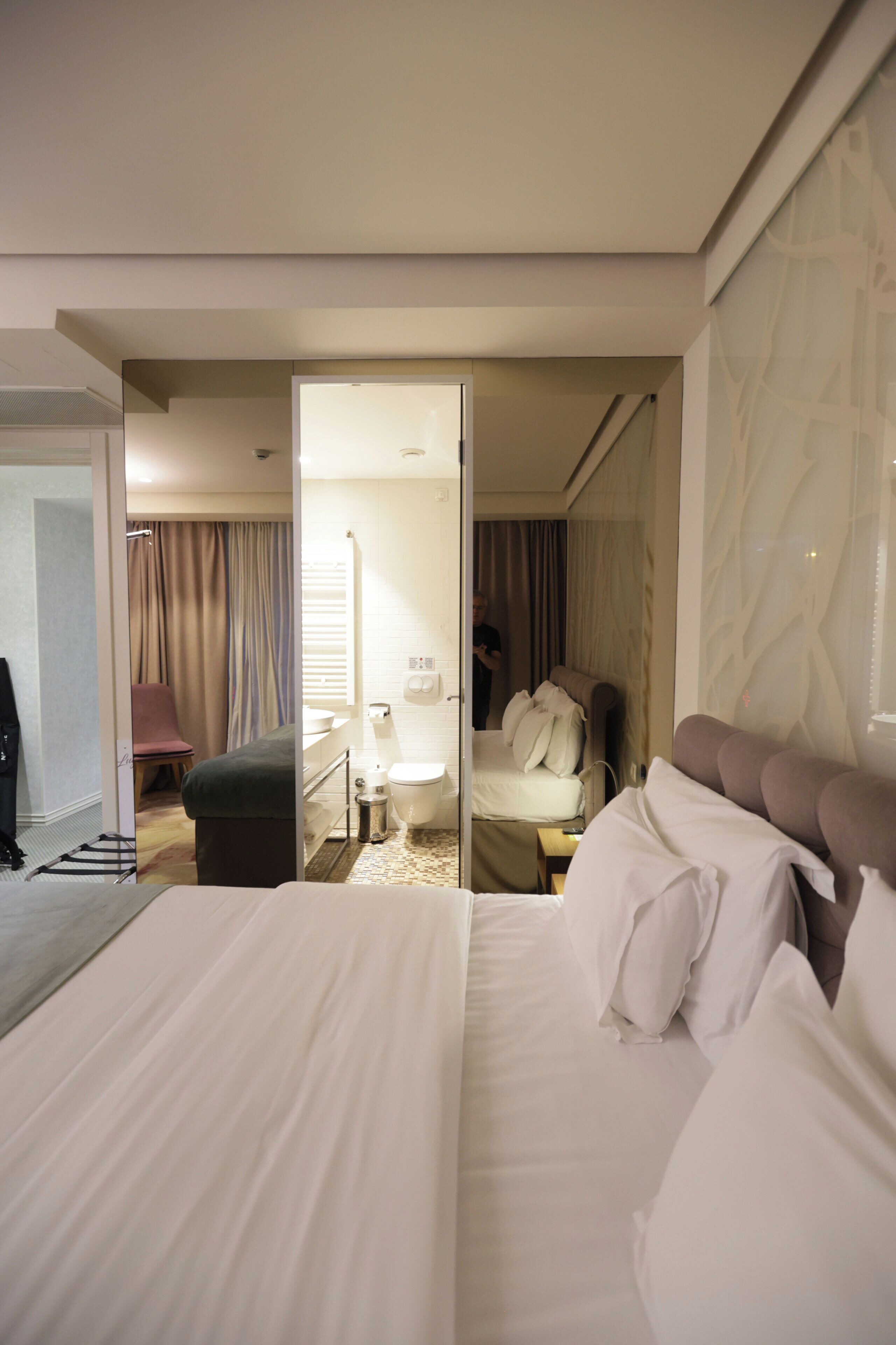 City Double or Twin Room | Minibar, in-room safe, desk, blackout drapes