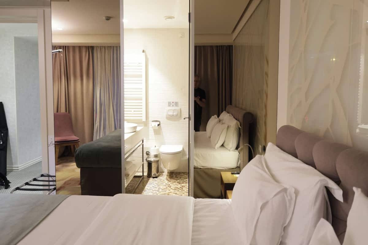 Habitació doble o amb dos llits individuals urbana | 1 dormitori, minibar, caixa forta a l'habitació i escriptori