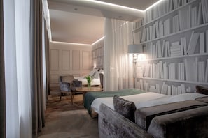 Family Room, 1 King Bed with Sofa bed