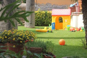 Dreibettzimmer | Blick auf den Garten