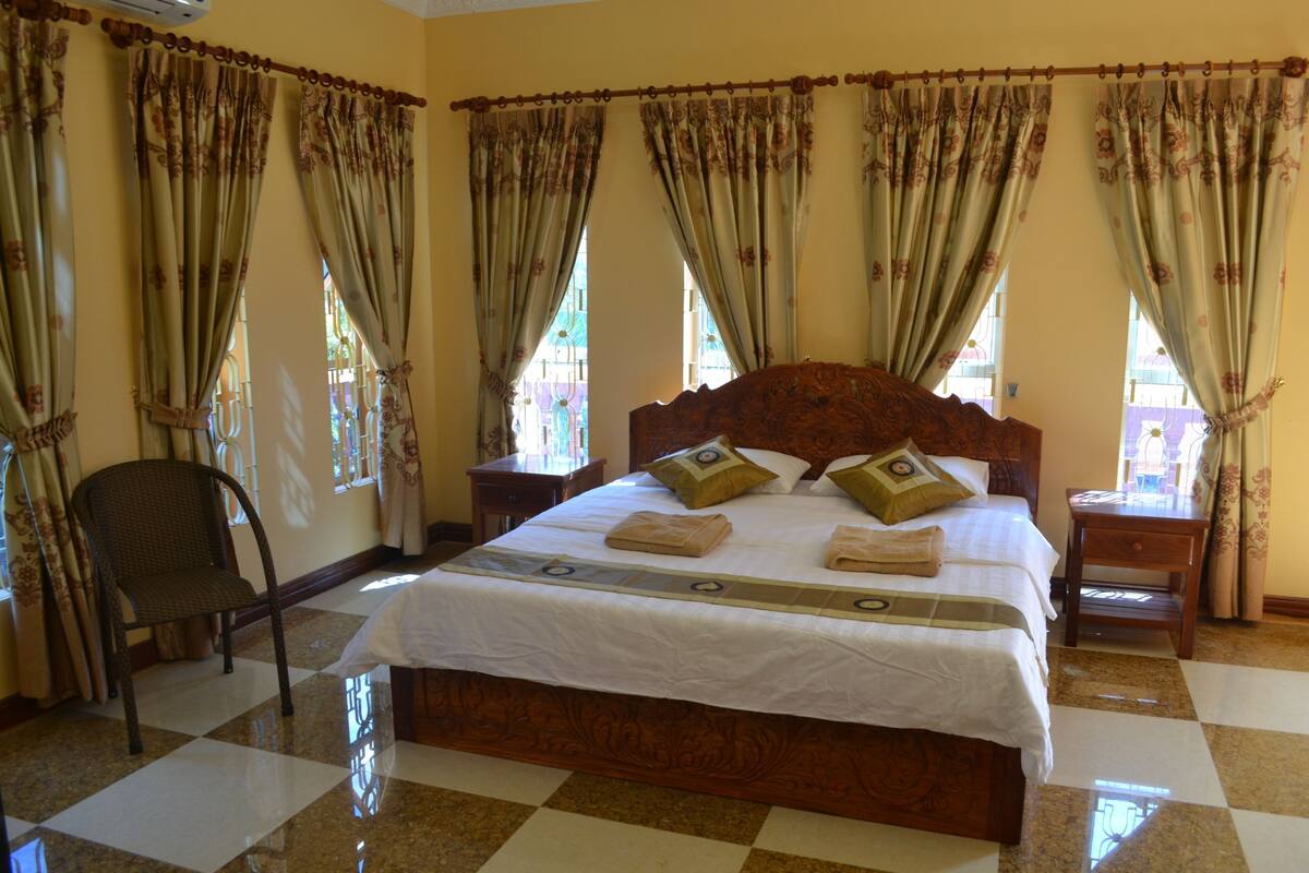 Deluxe Double Room, Balcony (Free Pick Up) | 1 bedroom, minibar, desk, iron/ironing board (on request)