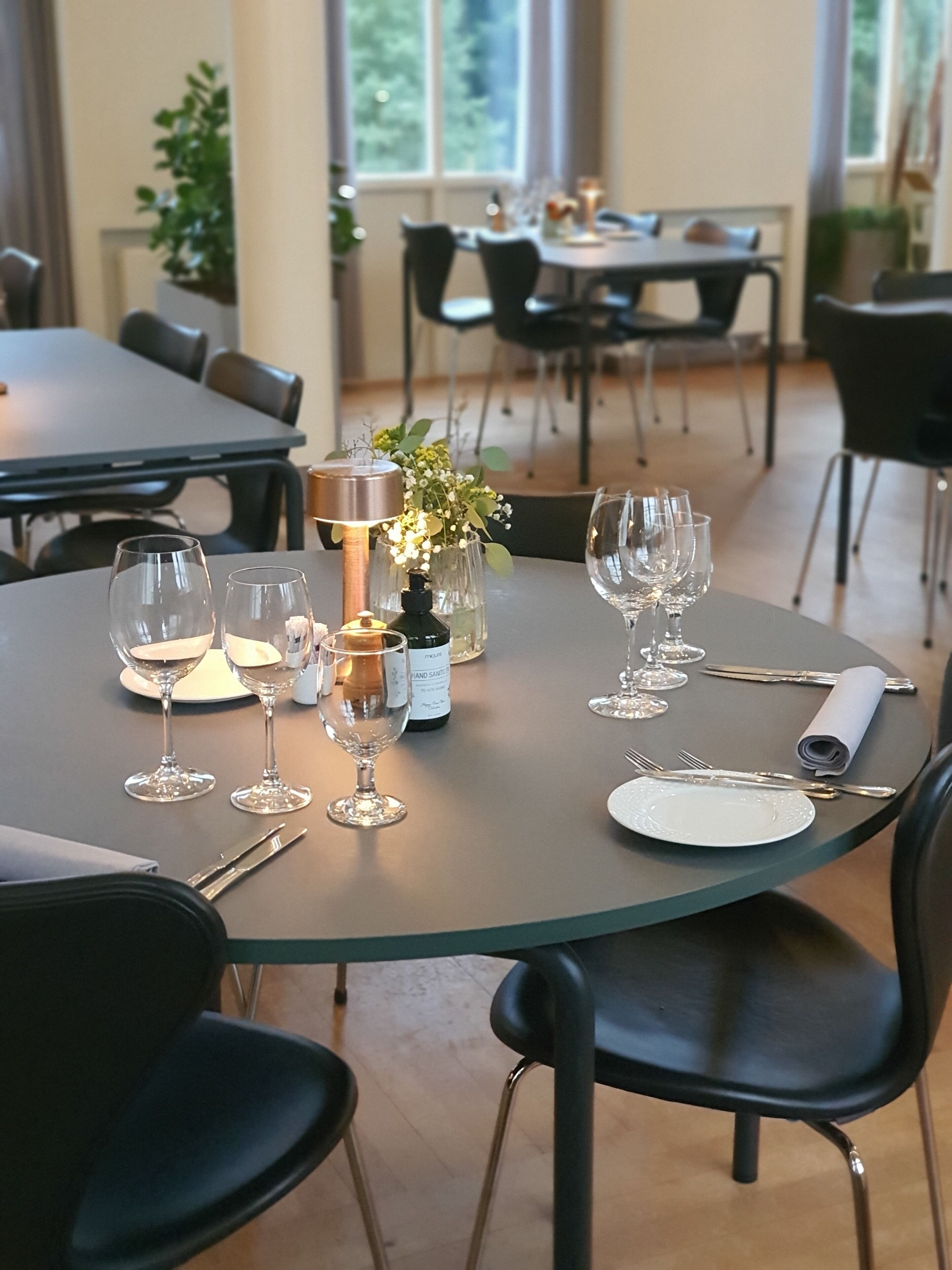 breakfast and dinner served, garden views