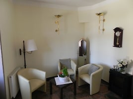 Área de estar no saguão