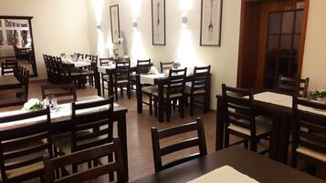 Daily buffet breakfast (EUR 14.90 per person)