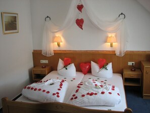 Hypo-allergenic bedding, desk, iron/ironing board, free WiFi - Hotel Zur Eldenburg (Luebz)