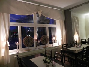 S'hi serveixen dinars, sopars i plats de cuina internacional 