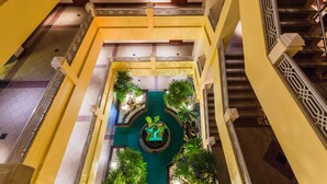 Staircase - Tara Court Hotel (Pattaya)